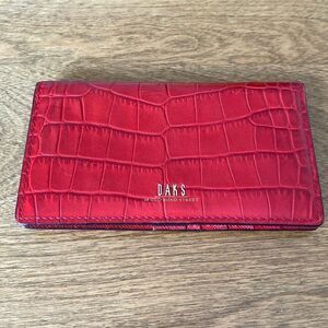 DAKS   wallet